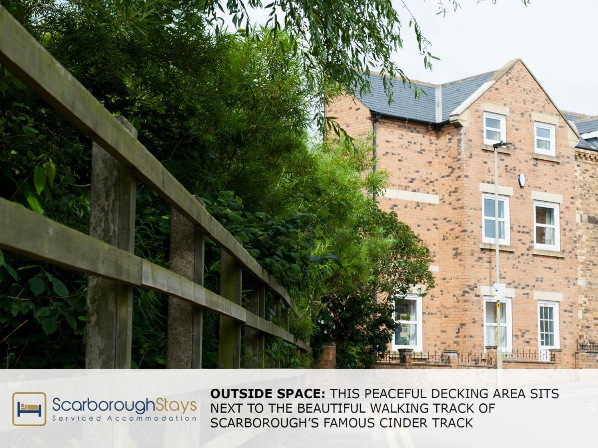 Candler Lodge - 3 Bedroom Townhouse With Parking - Patio Area & Seating Scarborough Exterior photo